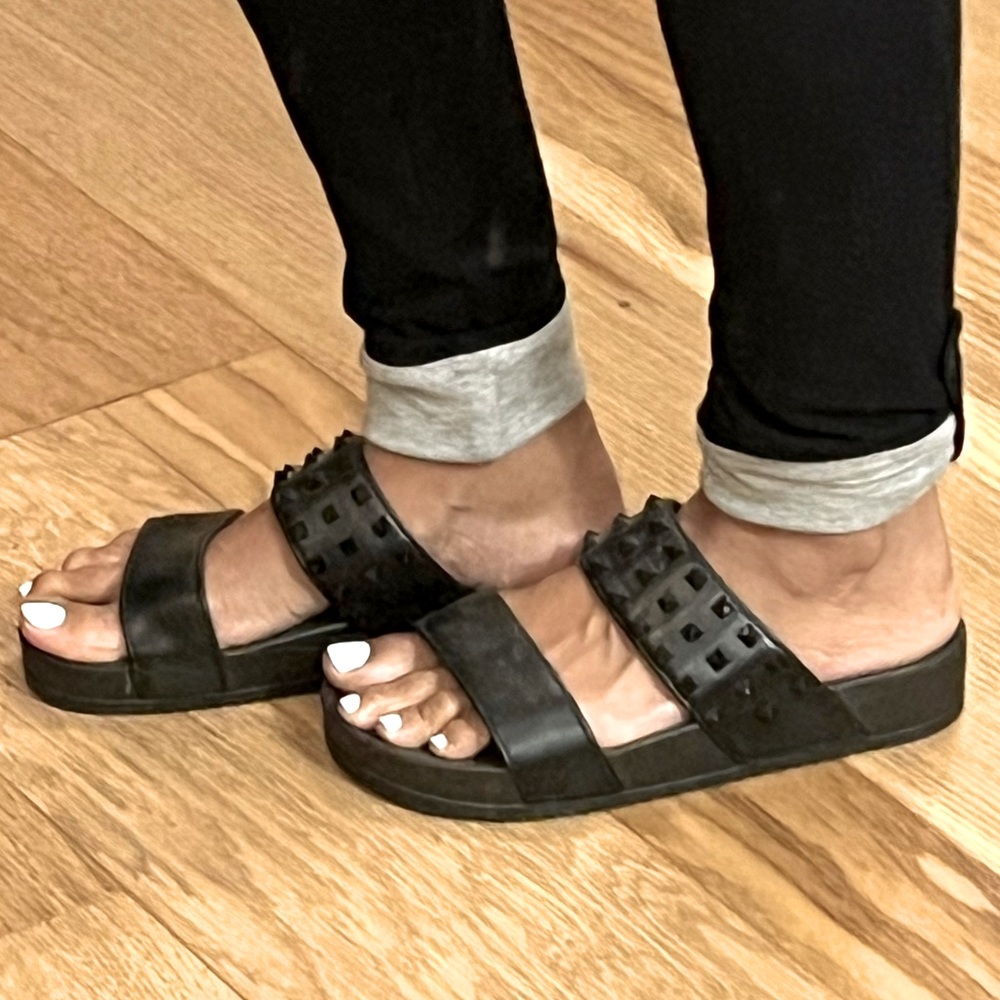 Juicy Couture Wruffit studded slides size 6 NWOT